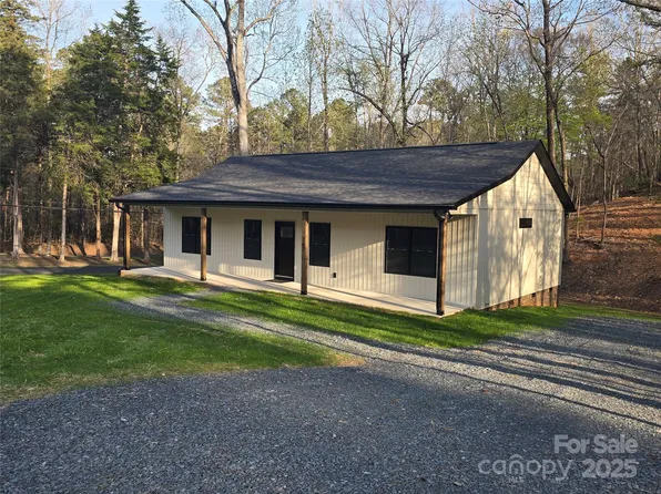 107 Skyland Dr, Mount Gilead, NC 27371