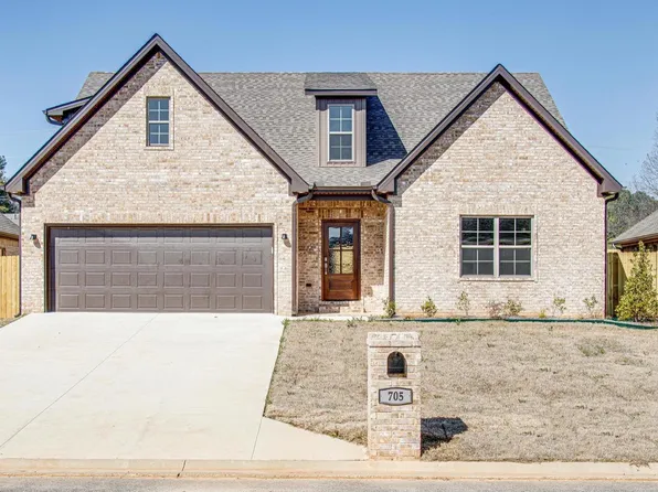 705 Prospect Village Dr, Jonesboro, AR 72405