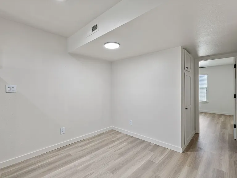 City Scene Apartments — Photo 40