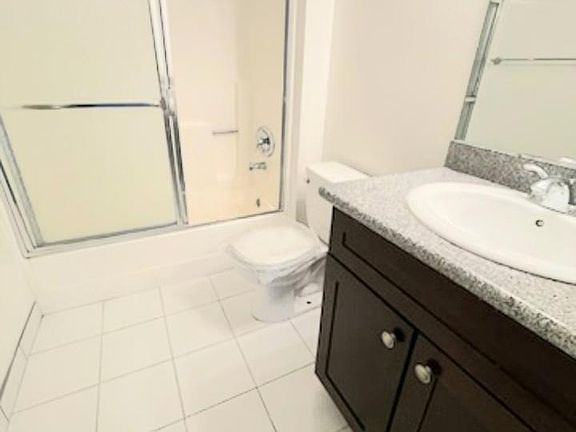 4th image of 1735 Peyton Ave #2119