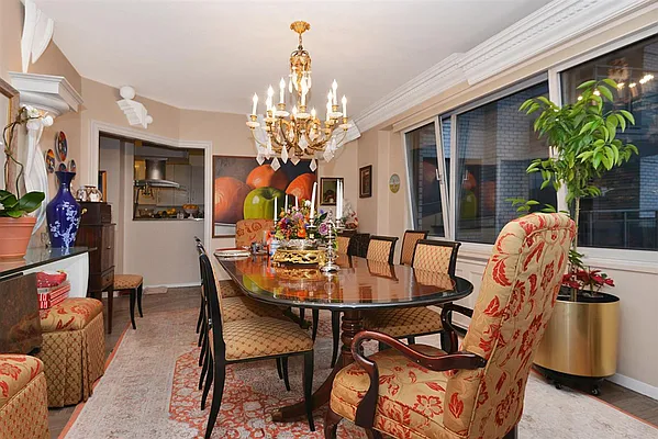 Sold by RE MAX Team | media 27