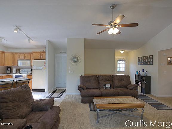 5th image of 1435 Wakely St NE