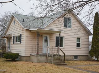 619 E 3rd St, Lawton, MI 49065
