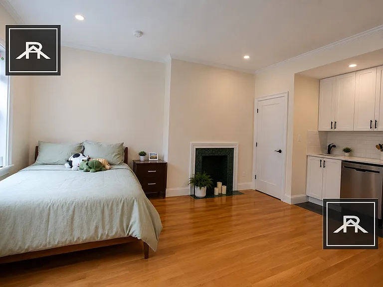901 Beacon St #6 — Photo 3
