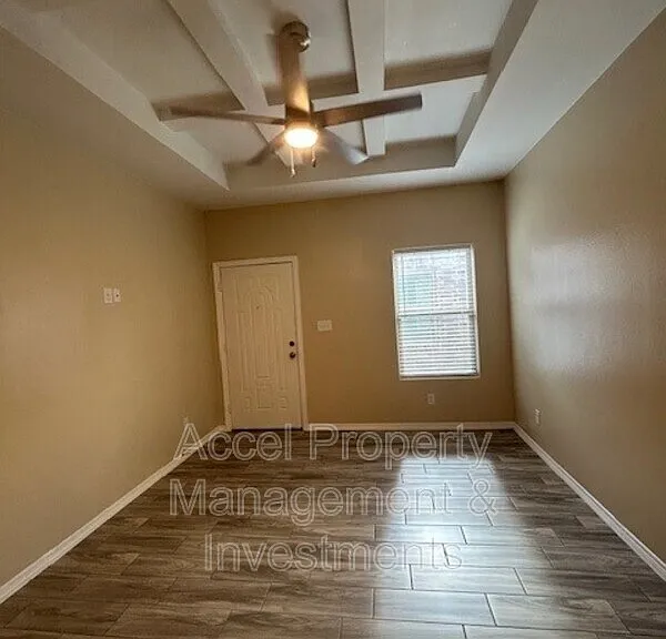 1008 W La Pointe Ave #3 — Photo 2
