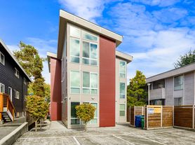 Gorgeous Studio in SW Seattle