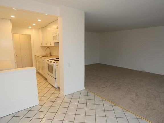 4th image of 4170 N Marine Dr APT 4D