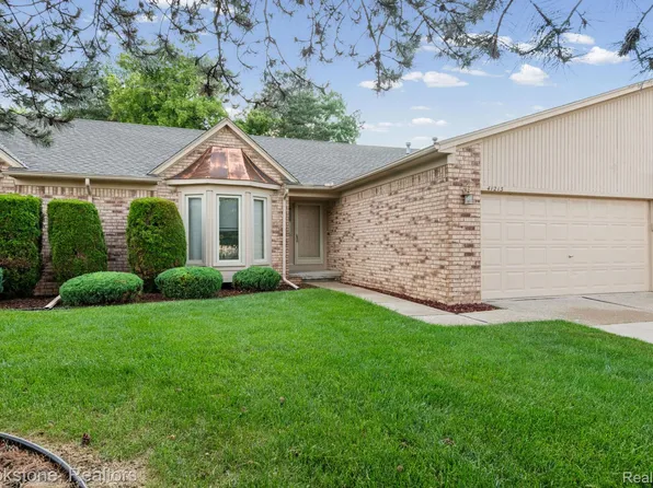 41213 Whispering Oaks Dr #19, Clinton Township, MI 48038