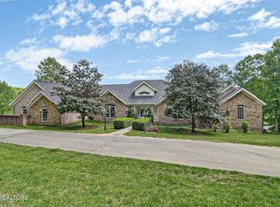 310 Old Stagecoach Pl, Crossville, TN 38571