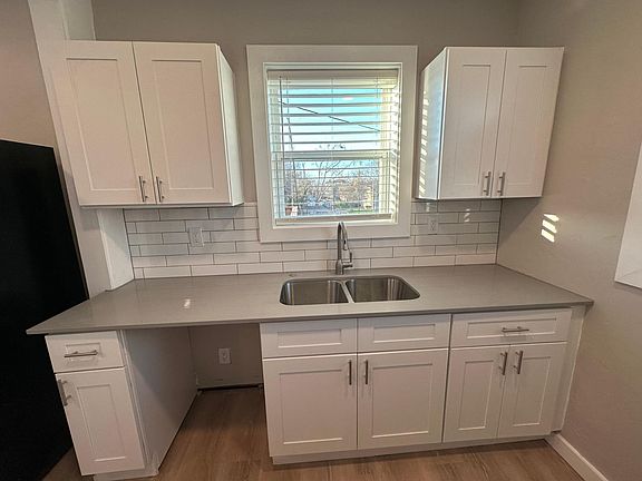 4th image of 4625 E Side Ave APT 3