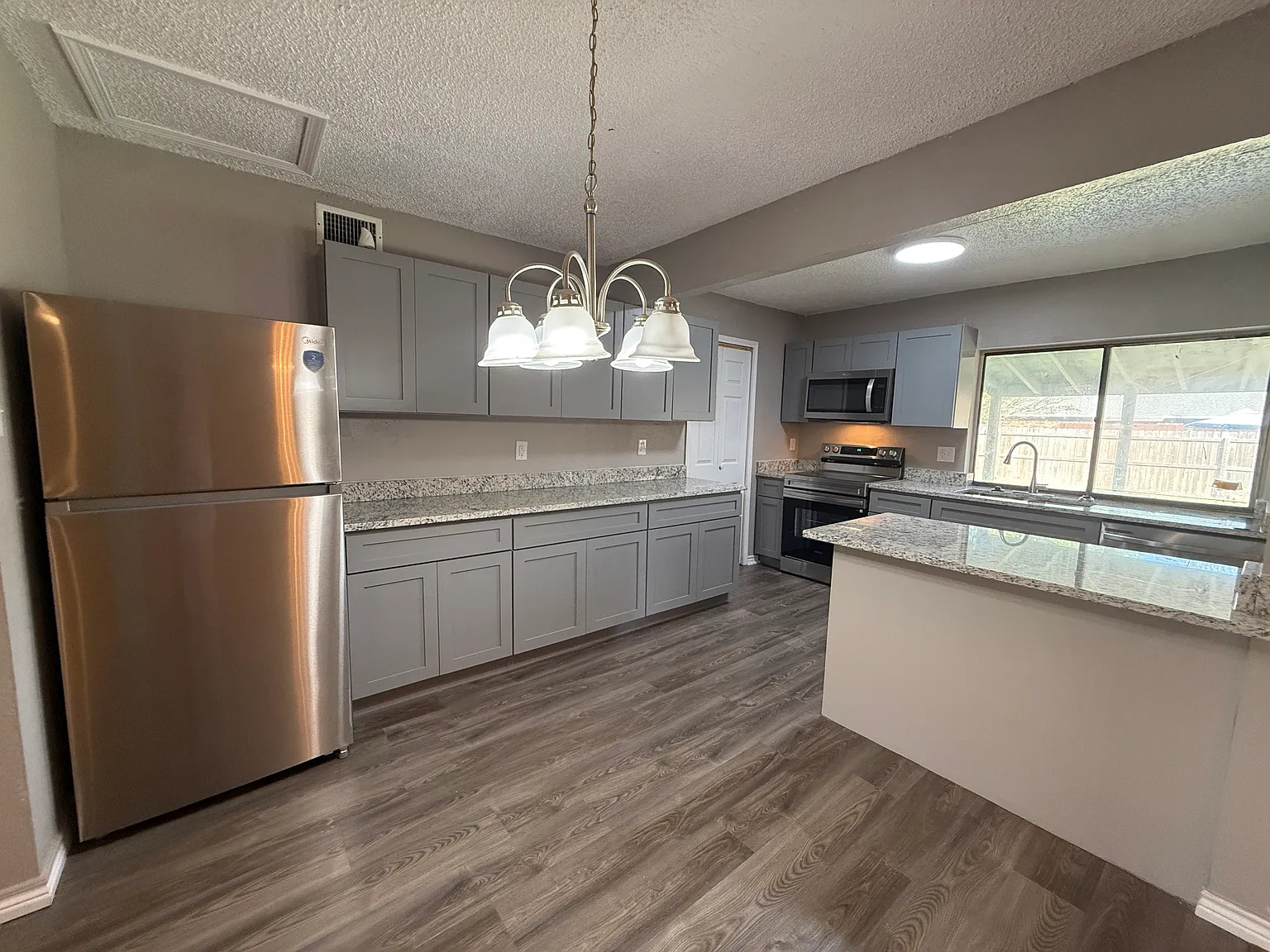 3 bed, 1551 sqft, $2,300 — Photo 3