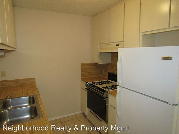 3rd image of 1412-A Valleyridge Dr