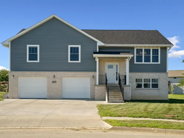 6375 Arapaho Dr, Asbury, IA 52002