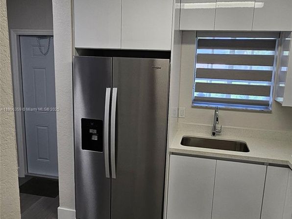 6752 NW 182nd St APT 101