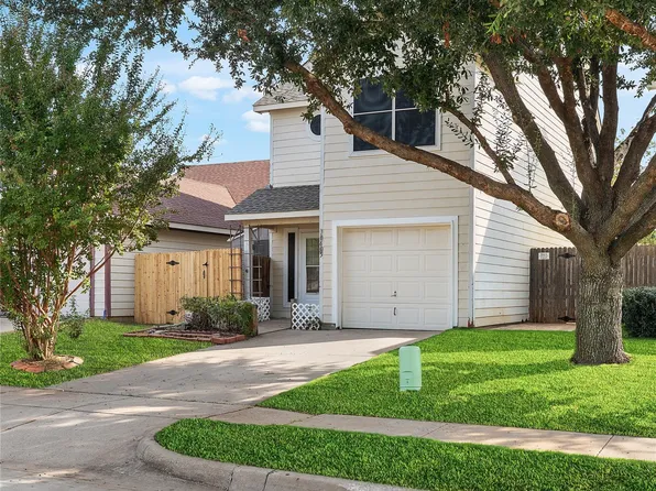 10605 Many Oaks Dr, Fort Worth, TX 76140