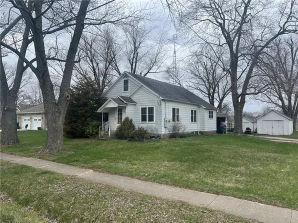 400 W Elm St, Teutopolis, IL 62467