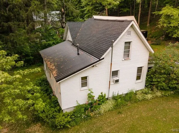 718 W Falls Rd, West Falls, NY 14170