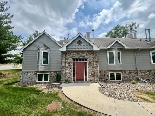 8104 Dellwood Dr, Urbandale, IA 50322