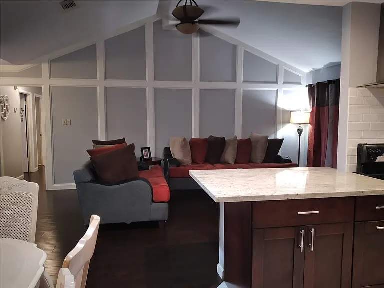 11018 Kirkwell Dr — Photo 2