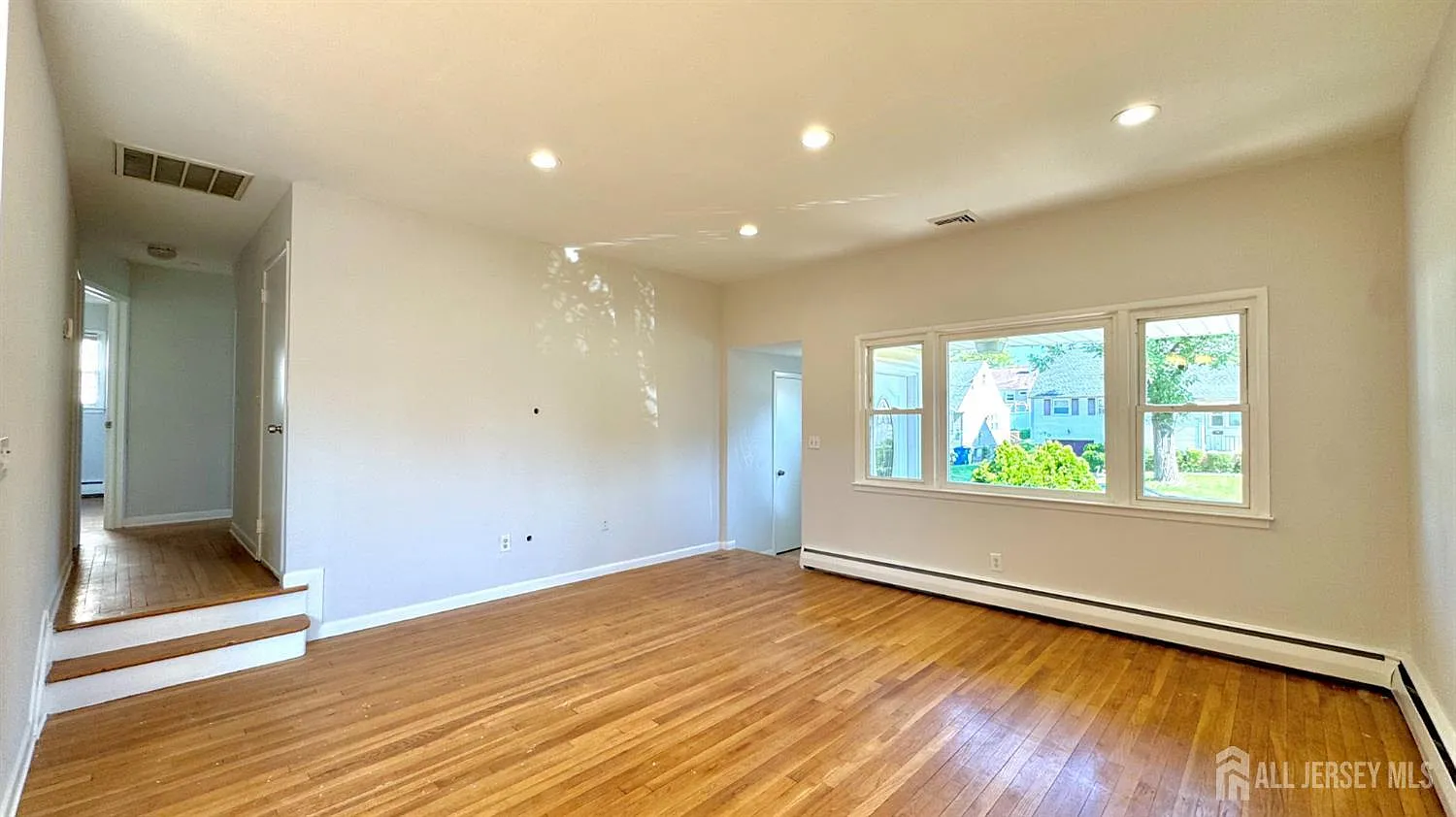 3 bed, 2.0 bath, 1800 sqft, $3,700 — Photo 2