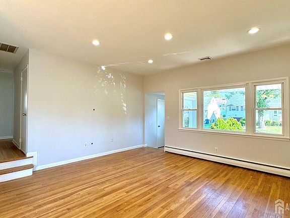 2nd image of 69 Mercer St