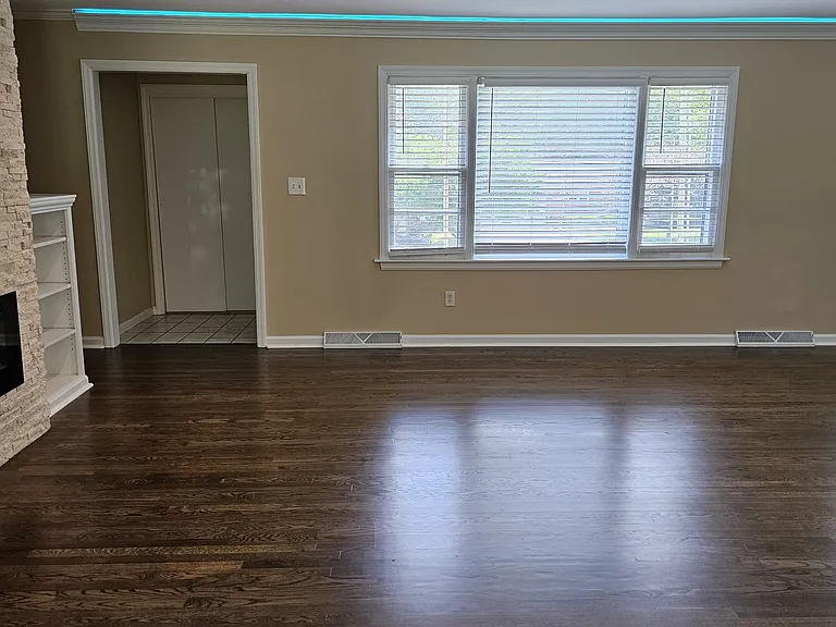 5830 Perry Ln — Photo 72