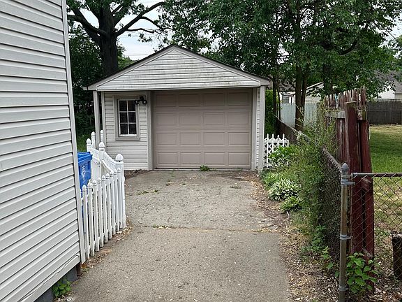 3rd image of 24119 Lehigh St