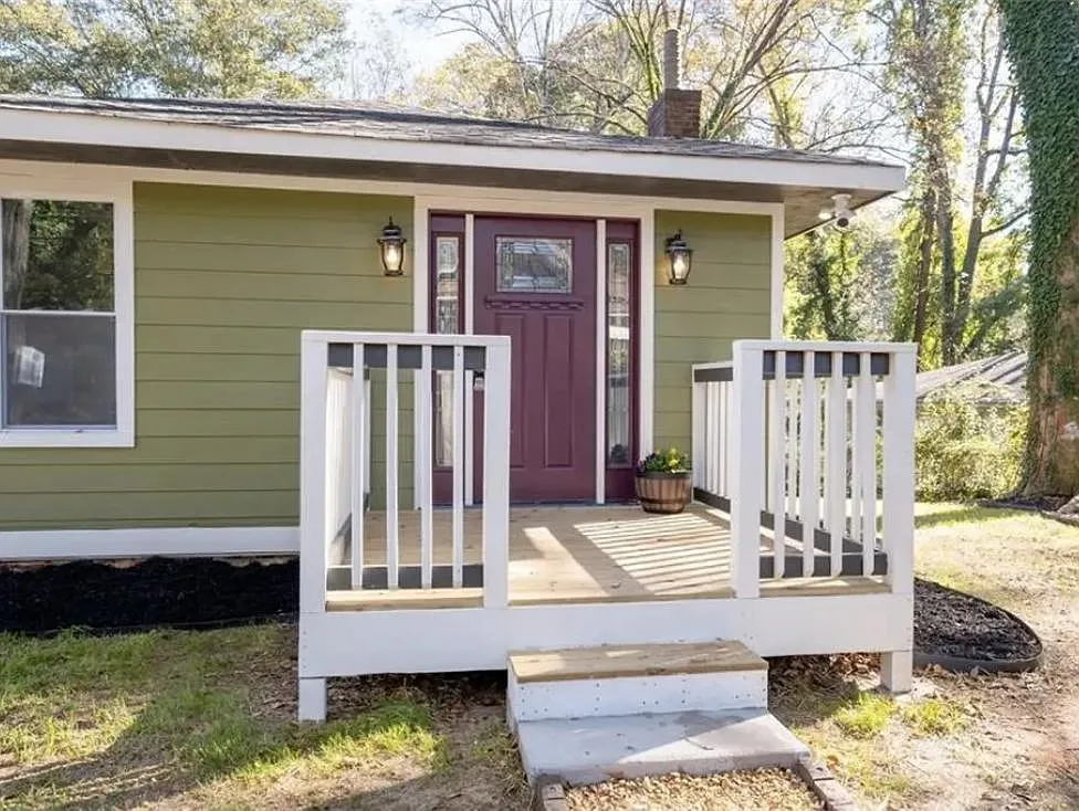 763 Center Hill Ave NW — Photo 3