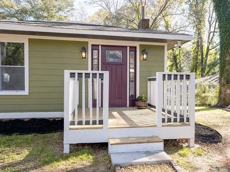 763 Center Hill Ave NW — Photo 3