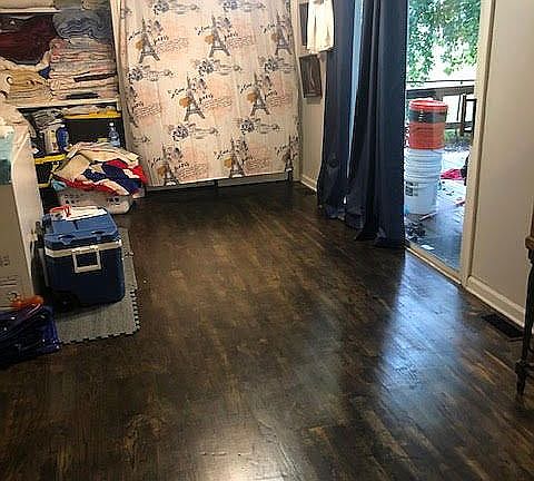 Hardwood floors !