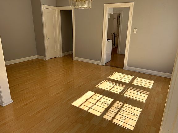 5th image of 1622 N Kenmore Ave