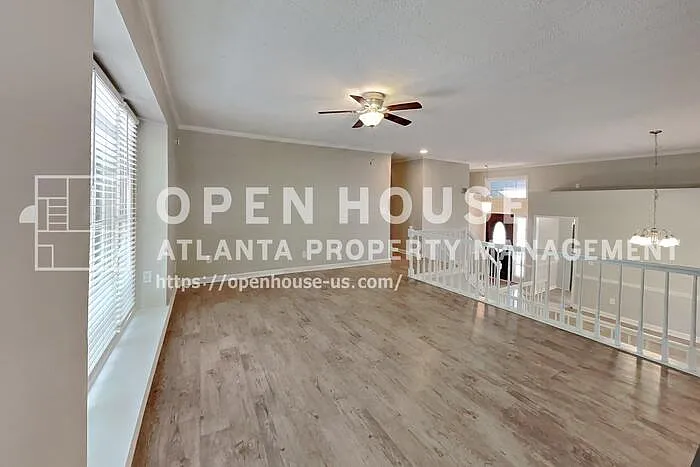345 Deerwood Dr — Photo 4