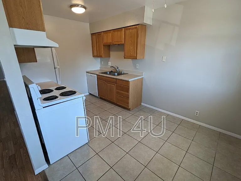 12409 Manitoba Dr NE #B — Photo 24
