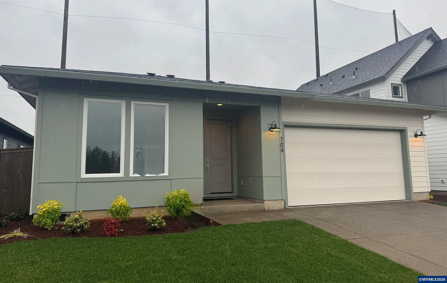 704 Magnolia Ave photo 1