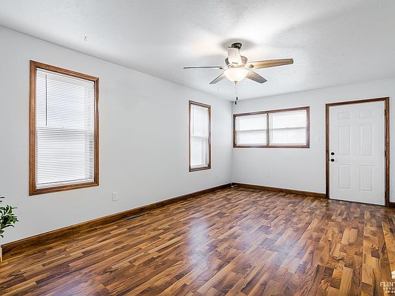 3rd image of 501 Spruce St