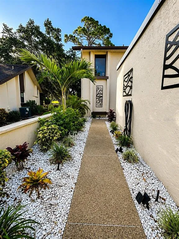 3 bed, 3.0 bath, 2378 sqft, $3,250 — Photo 4