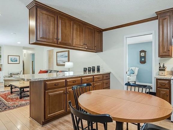4th image of 4217 Spring Valley Dr S