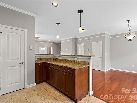 5th image of 1017 Central Park Cir
