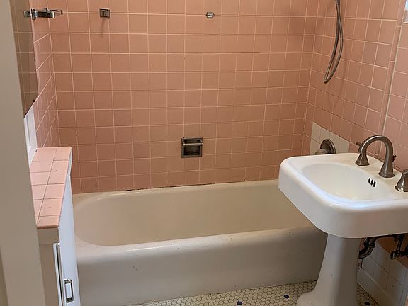5th image of 2055 California St APT 104
