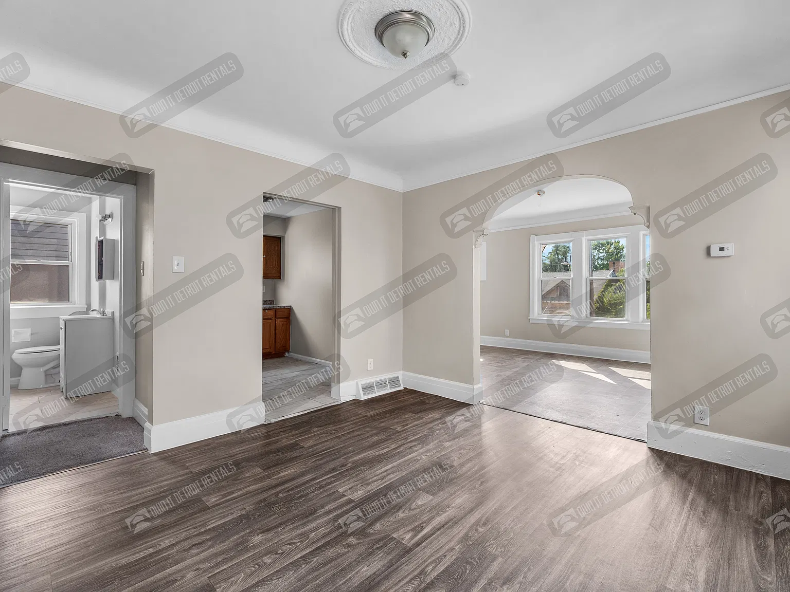 Multi Family Upper Unit 1 Bed — Photo 4