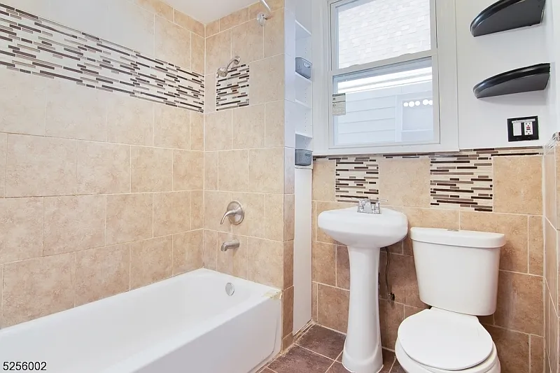 3 bed, $2,450 — Photo 3
