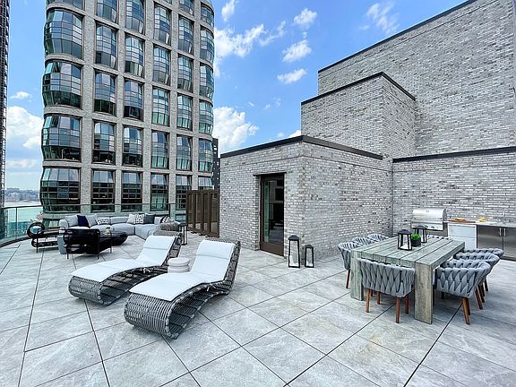 5th image of 515 W 18th St Penthouse 1015