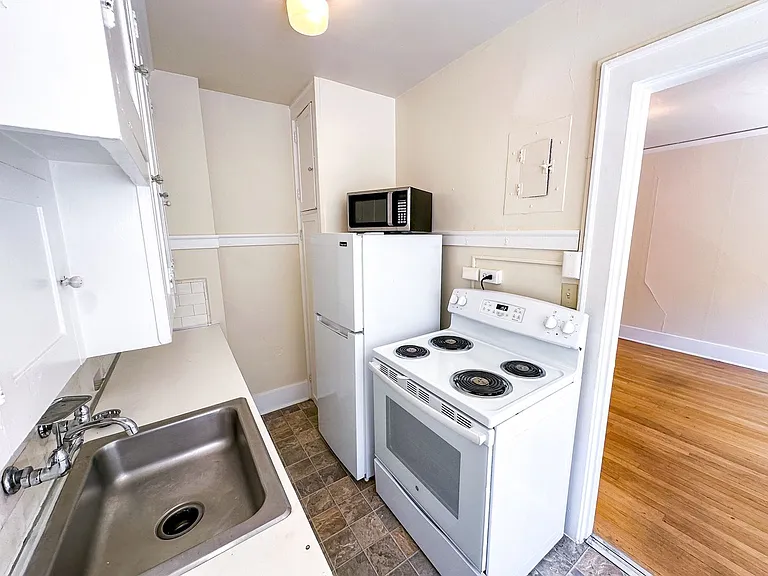 Belmont Apartments — Photo 15