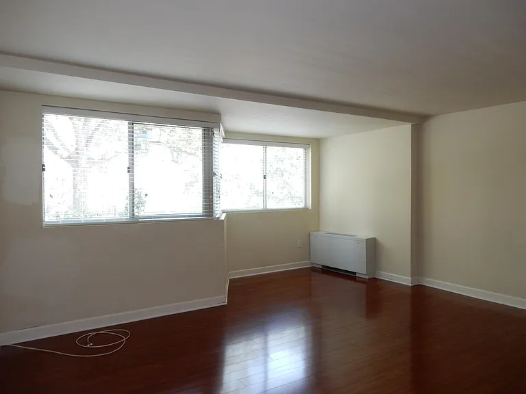 922 24th St NW #219 — Photo 4