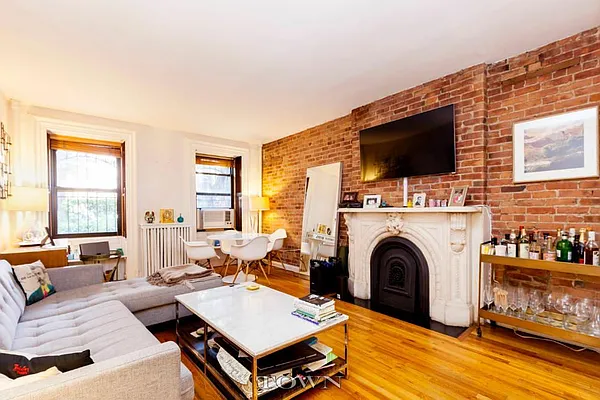 Rented by Town Residential | media 39