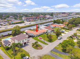 7990 Grand Canal Dr, Miami, FL