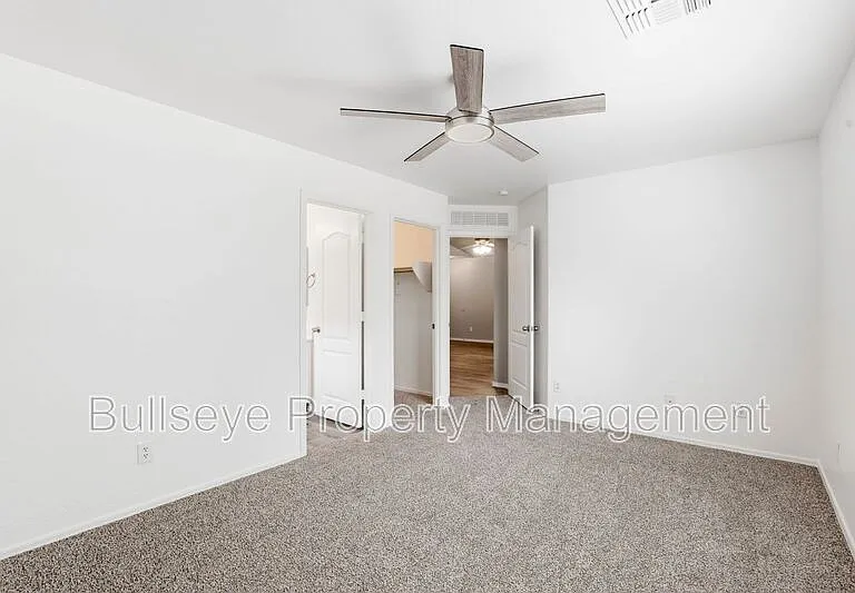 310 E Payton St — Photo 20