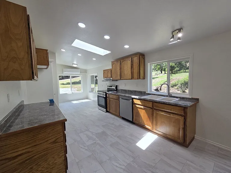 3950 Shoestring Rd — Photo 8