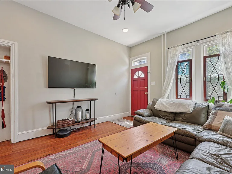 466 Conarroe St #1/2 — Photo 10