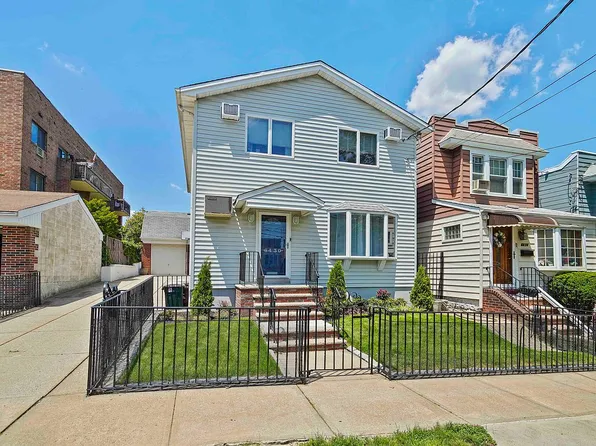 64-30 72nd St, Middle Village, NY 11379